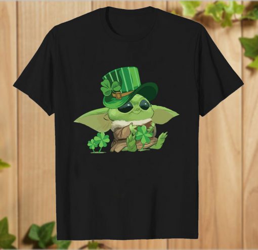 Baby Yoda Leprechauns hug Shamrock Peace T-Shirt PU27